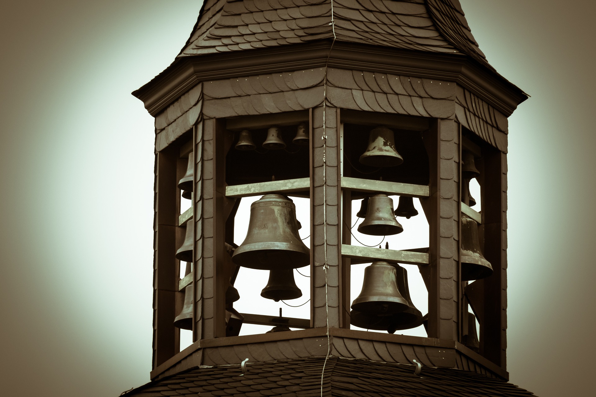 torre con campane simbolo di un discorso che funziona